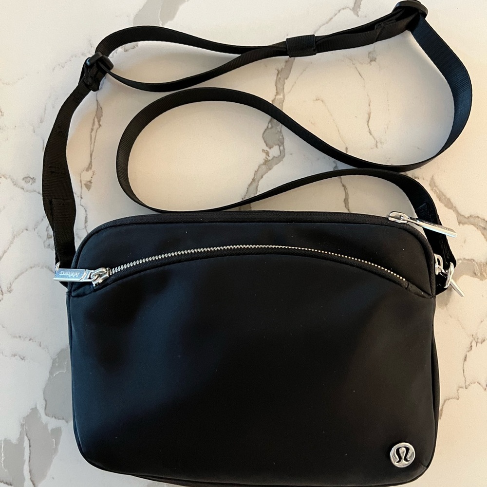 Lululemon City Adventure 2.5L Crossbody Black
